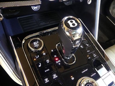 2023 Bentley FLYING SPUR photo 9