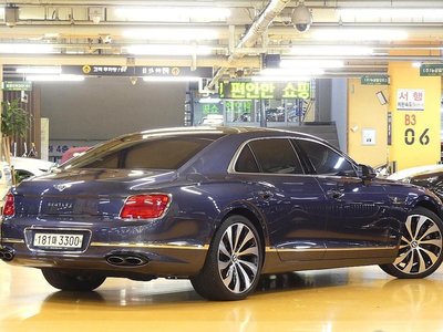 2023 Bentley FLYING SPUR photo 4
