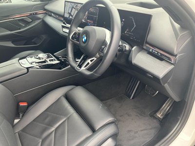 صورة مصغرة 11 لـ 2025 BMW 5 SERIES TOURING