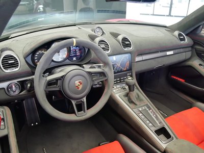 PORSCHE 718 SPYDER - 6