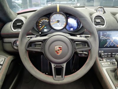 PORSCHE 718 SPYDER - 8