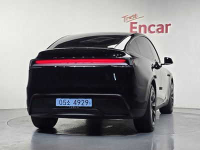 TESLA MODEL Y - 4