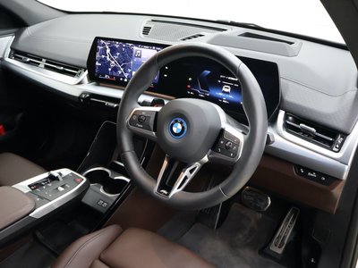 2025 BMW IX2 — фото 4