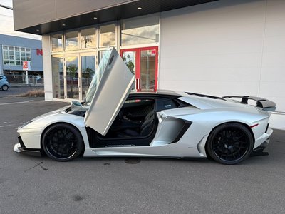 LAMBORGHINI AVENTADOR - 4