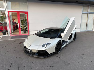 LAMBORGHINI AVENTADOR - 1