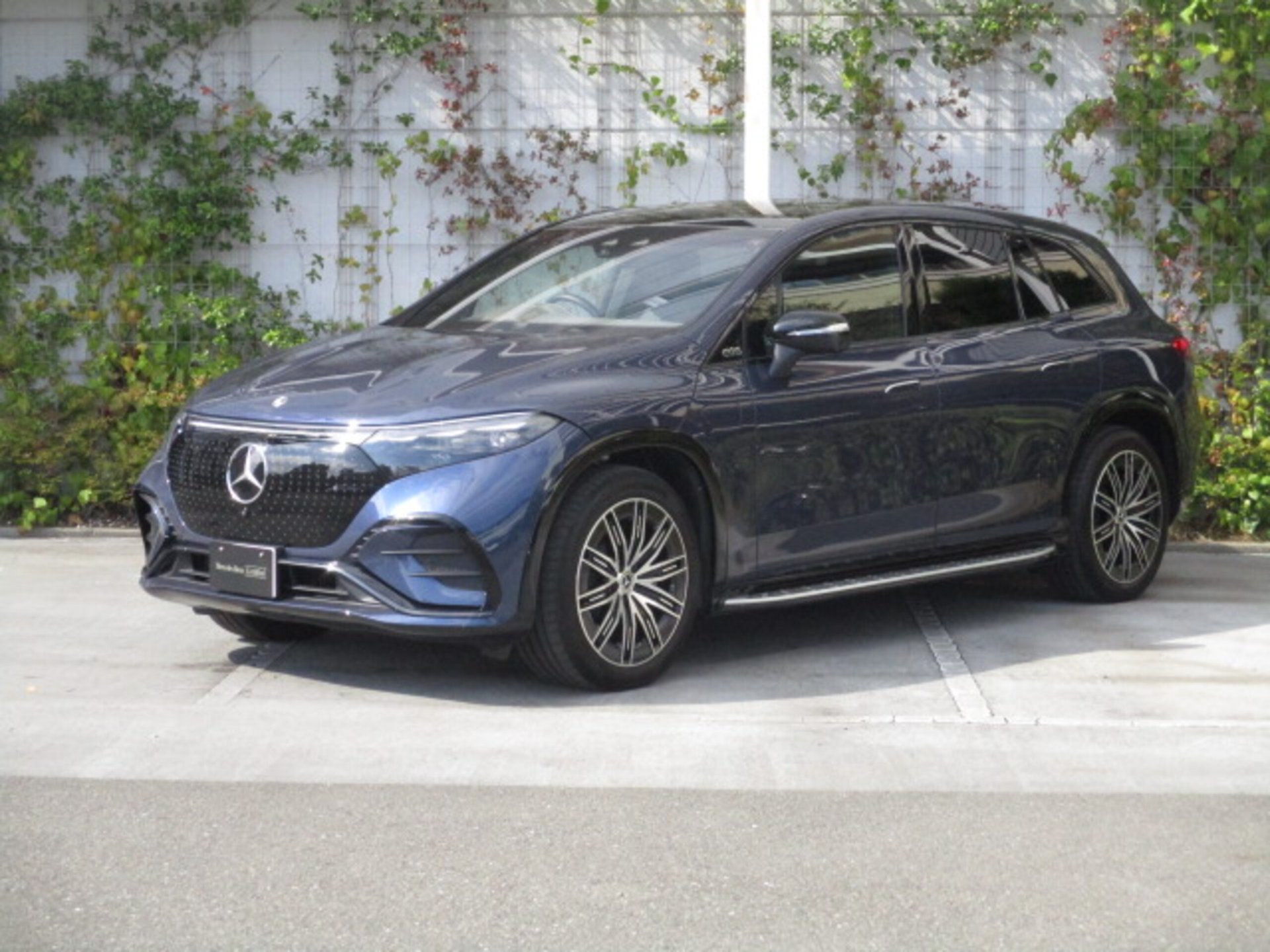 MERCEDES-BENZ EQS SUV - View 1