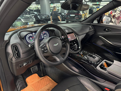 ASTON MARTIN DBX - 3