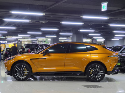 ASTON MARTIN DBX - 5