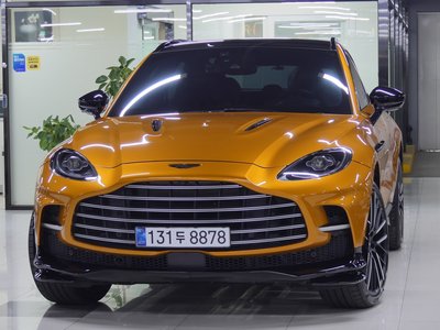 ASTON MARTIN DBX - 1