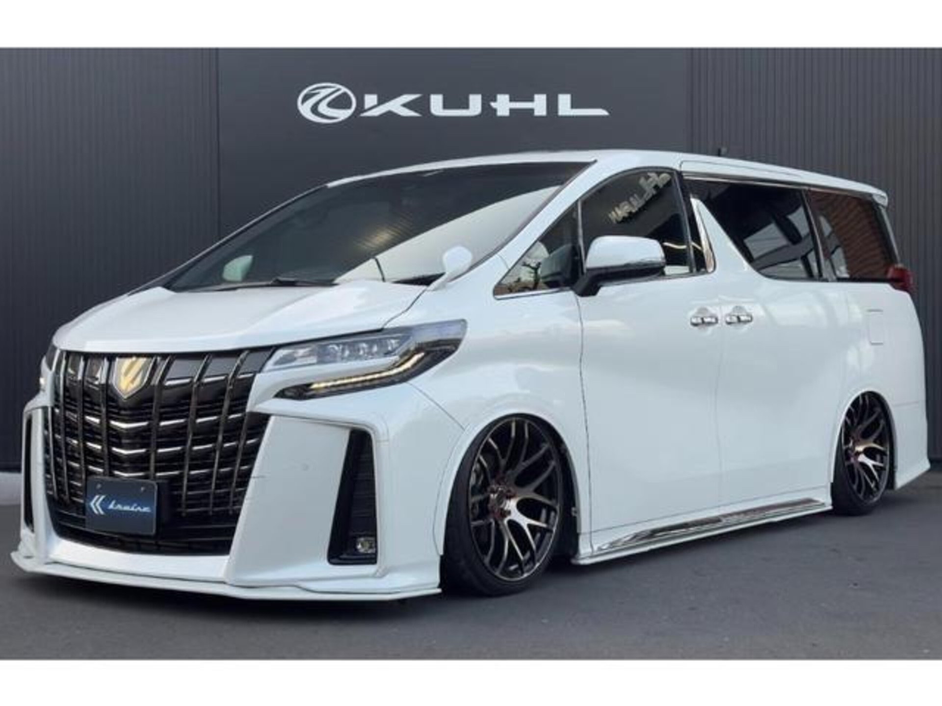 TOYOTA ALPHARD - View 1