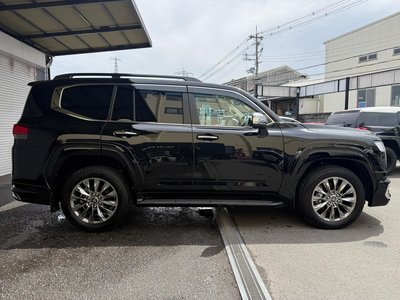 TOYOTA LAND CRUISER 300 - 8