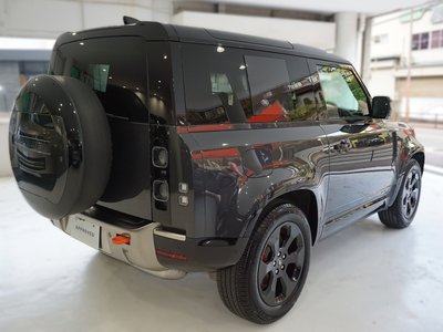 LAND ROVER DEFENDER - 8