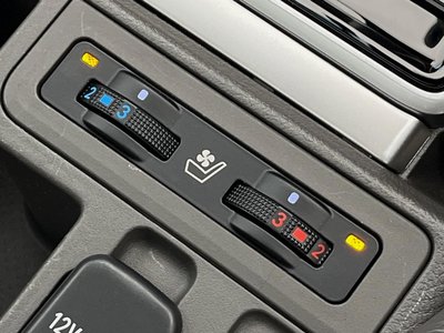 TOYOTA LAND CRUISER PRADO - 8
