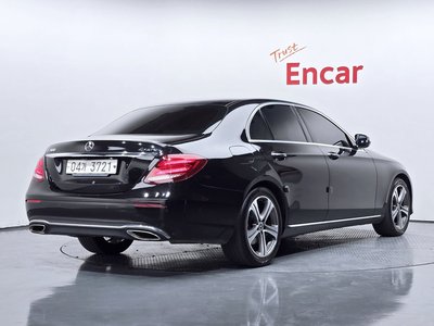 MERCEDES-BENZ E-CLASS - 4
