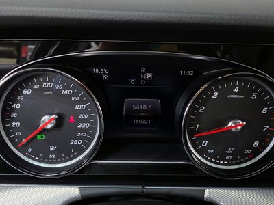 MERCEDES-BENZ E-CLASS - 8