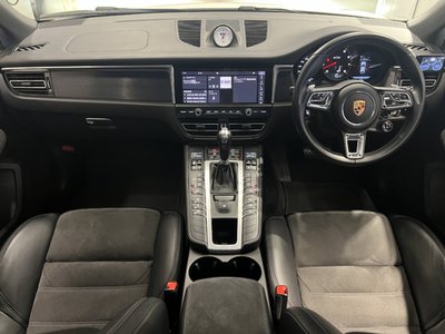 PORSCHE MACAN - 10