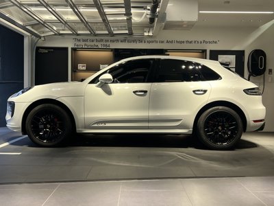 PORSCHE MACAN - 3
