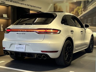 PORSCHE MACAN - 4