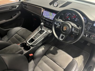 PORSCHE MACAN - 8