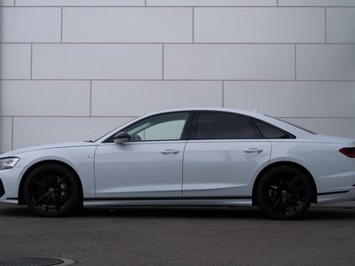 2025 AUDI A8 photo 3