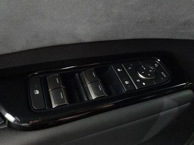 2025 Lexus LM thumbnail 33