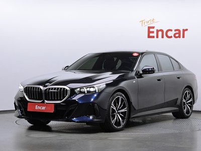 2025 BMW 5 SERIES 照片 1