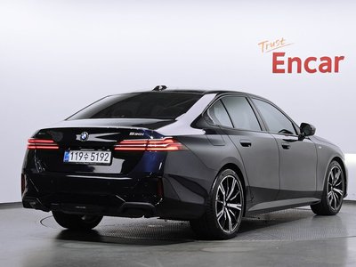 2025 BMW 5 SERIES 照片 4
