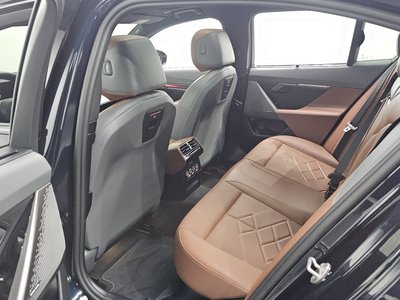 2025 BMW 5 SERIES 缩略图 11