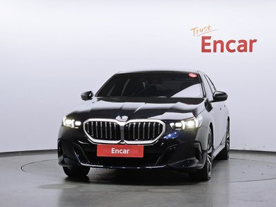 2025 BMW 5 SERIES 照片 2