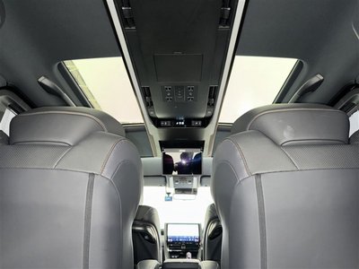 2023 Toyota ALPHARD — фото 10