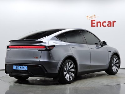 2025 Tesla MODEL Y — фото 4