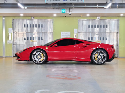 FERRARI F8 - 4