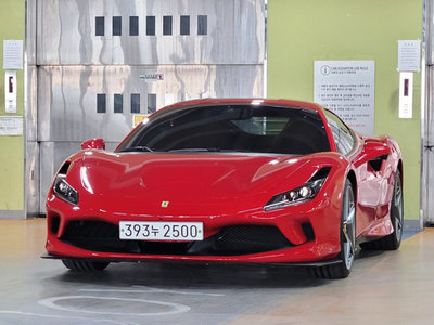 FERRARI F8 - 1
