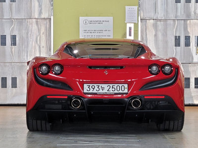 FERRARI F8 - 3