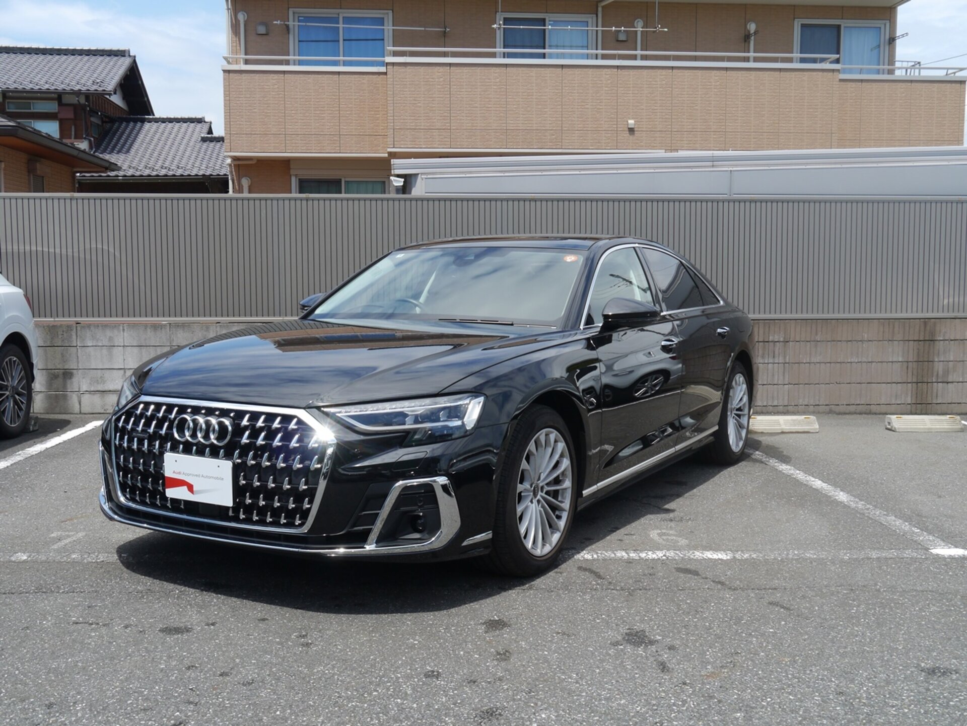 AUDI A8 - View 1