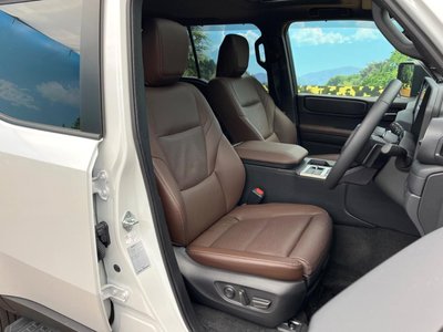 TOYOTA LAND CRUISER 250 - 7