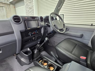 صورة مصغرة 46 لـ 2015 Toyota LAND CRUISER 70