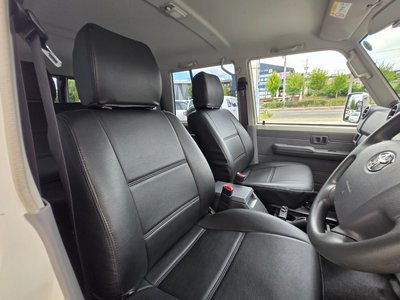 صورة مصغرة 68 لـ 2015 Toyota LAND CRUISER 70