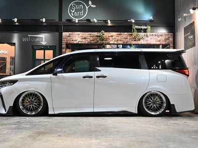 TOYOTA ALPHARD - 4
