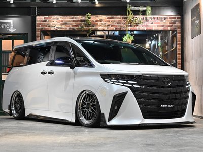 TOYOTA ALPHARD - 1