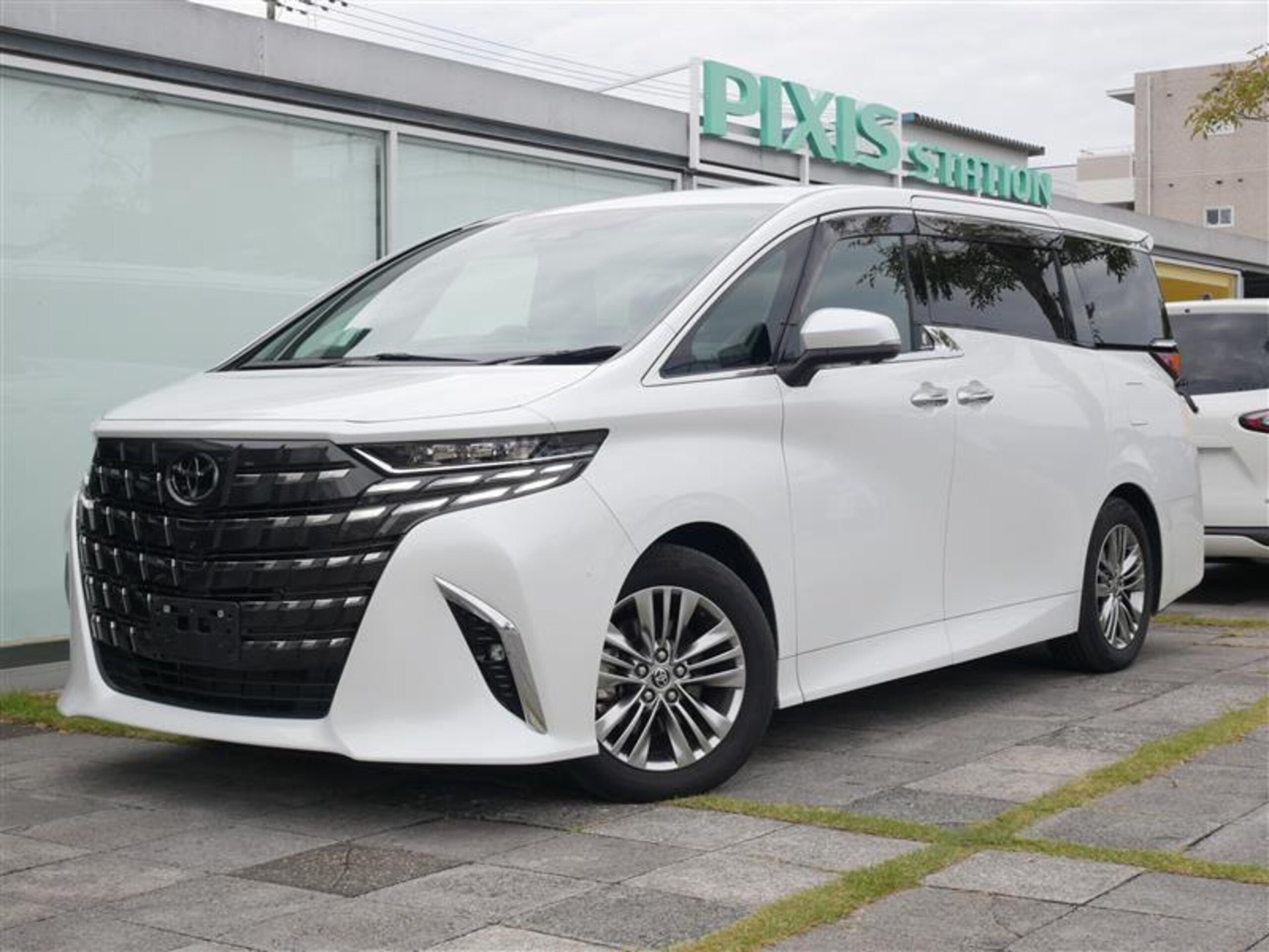TOYOTA ALPHARD - View 1