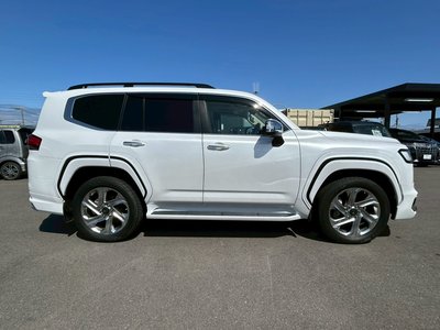 TOYOTA LAND CRUISER 300 - 7