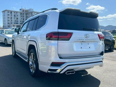 TOYOTA LAND CRUISER 300 - 4