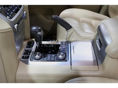 صورة 5 لـ 2016 Toyota LAND CRUISER 200