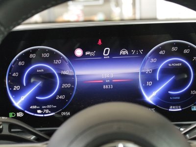 MERCEDES-BENZ EQE - 10