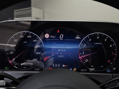 MERCEDES-BENZ E-CLASS - 8