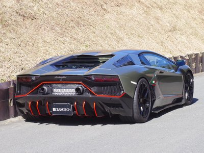 LAMBORGHINI AVENTADOR - 4