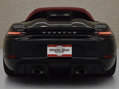 PORSCHE 718 SPYDER - 8