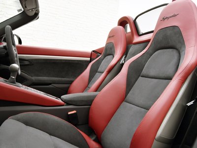 PORSCHE 718 SPYDER - 9