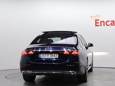 MERCEDES-BENZ E-CLASS - 4